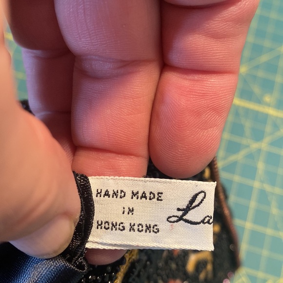 La Regale Beaded Clutch Purse. - Picture 3 of 5